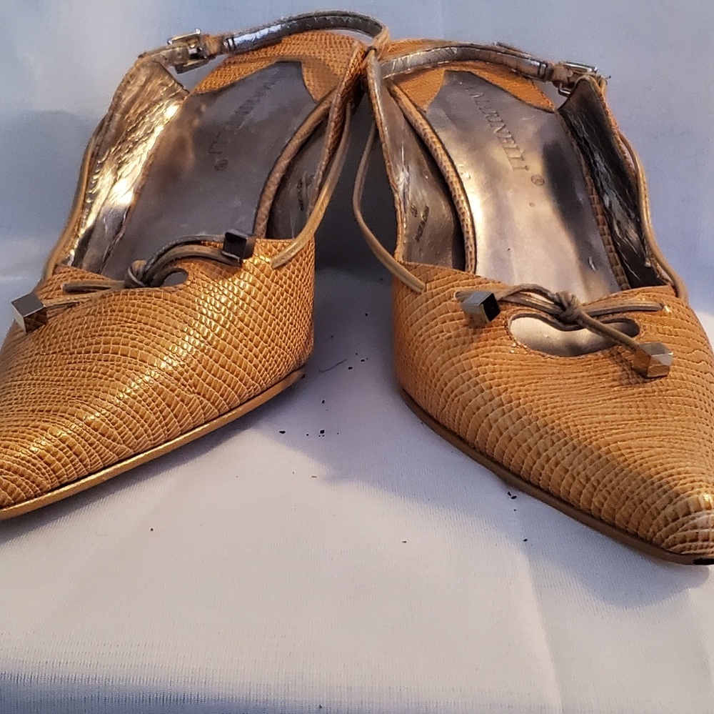 A. Marinelli Women's low heel